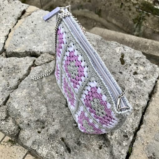 pochette granny square avia 4